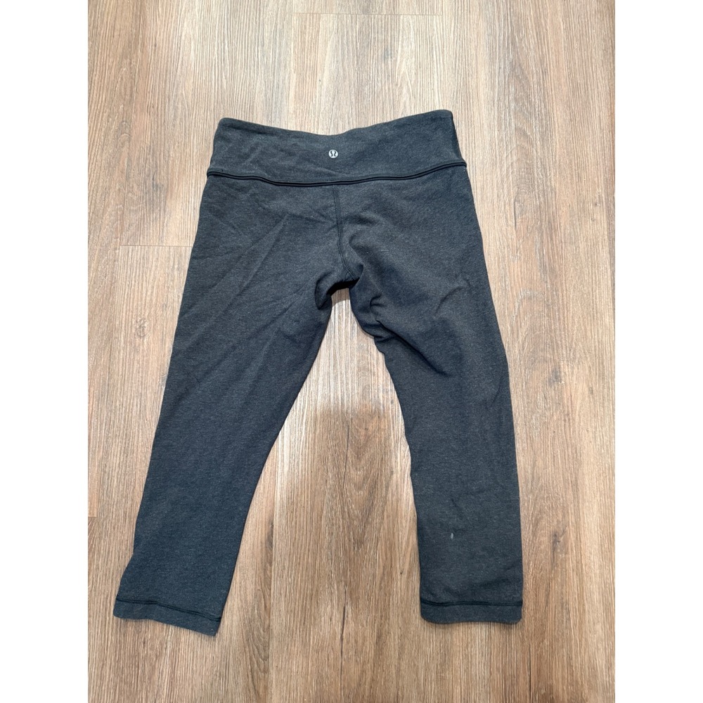 Lululemon Womens Heathered Charcoal Gray Cropped Yoga Leggings Mid Rise Capri